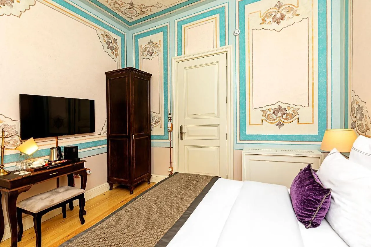 Meroddi Barnathan Hotel Istanbul Turkey